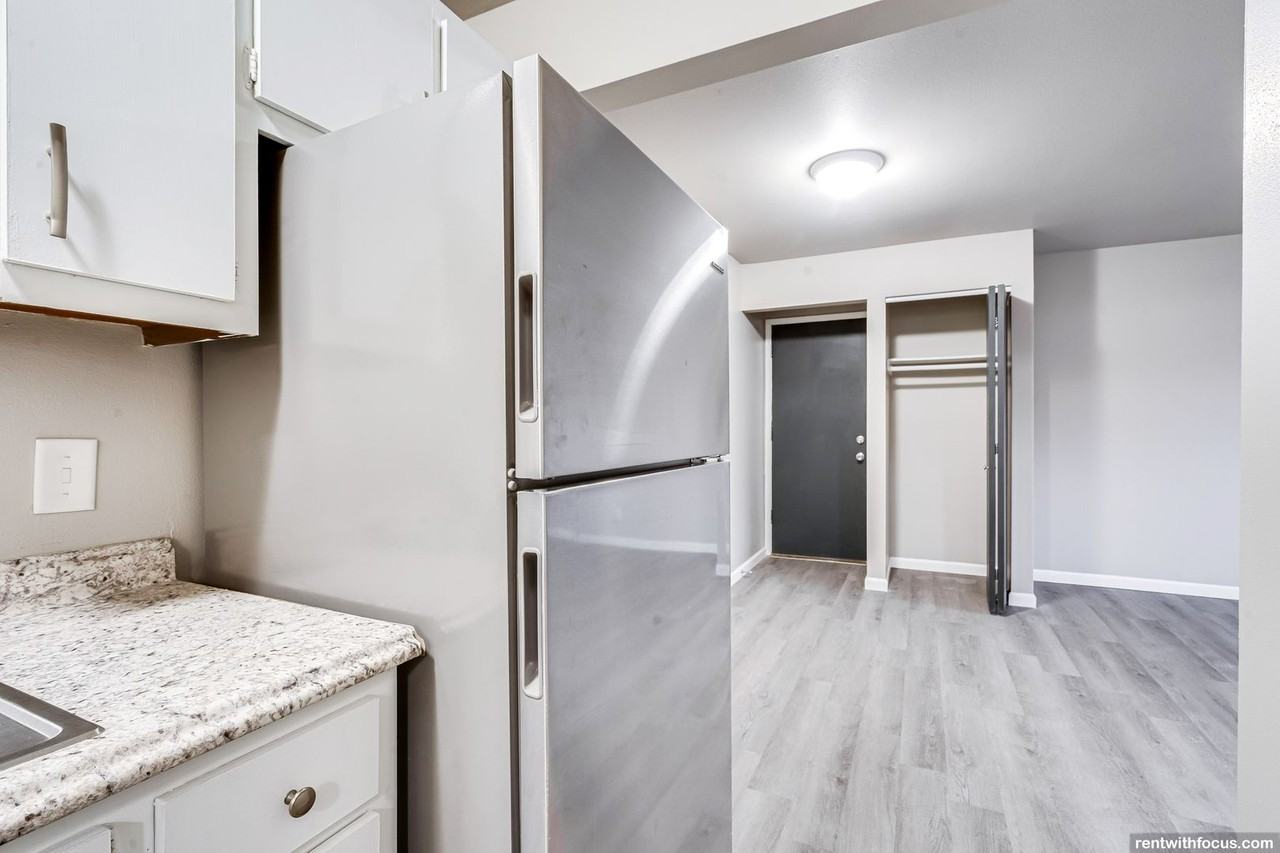 671 S. Western Ave. - Photo 4 of 28