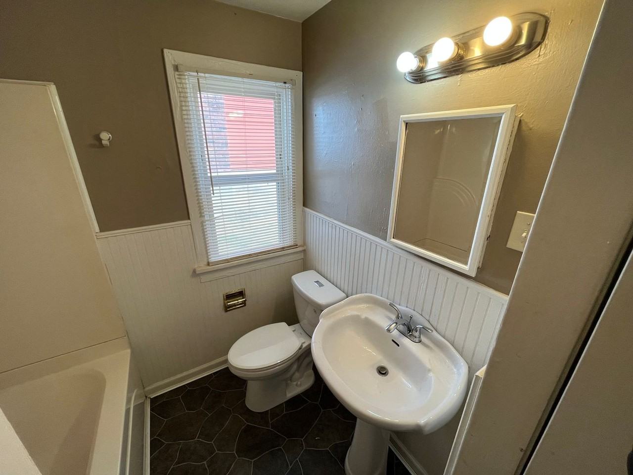 10071 Stimson Dr - Photo 5 of 17