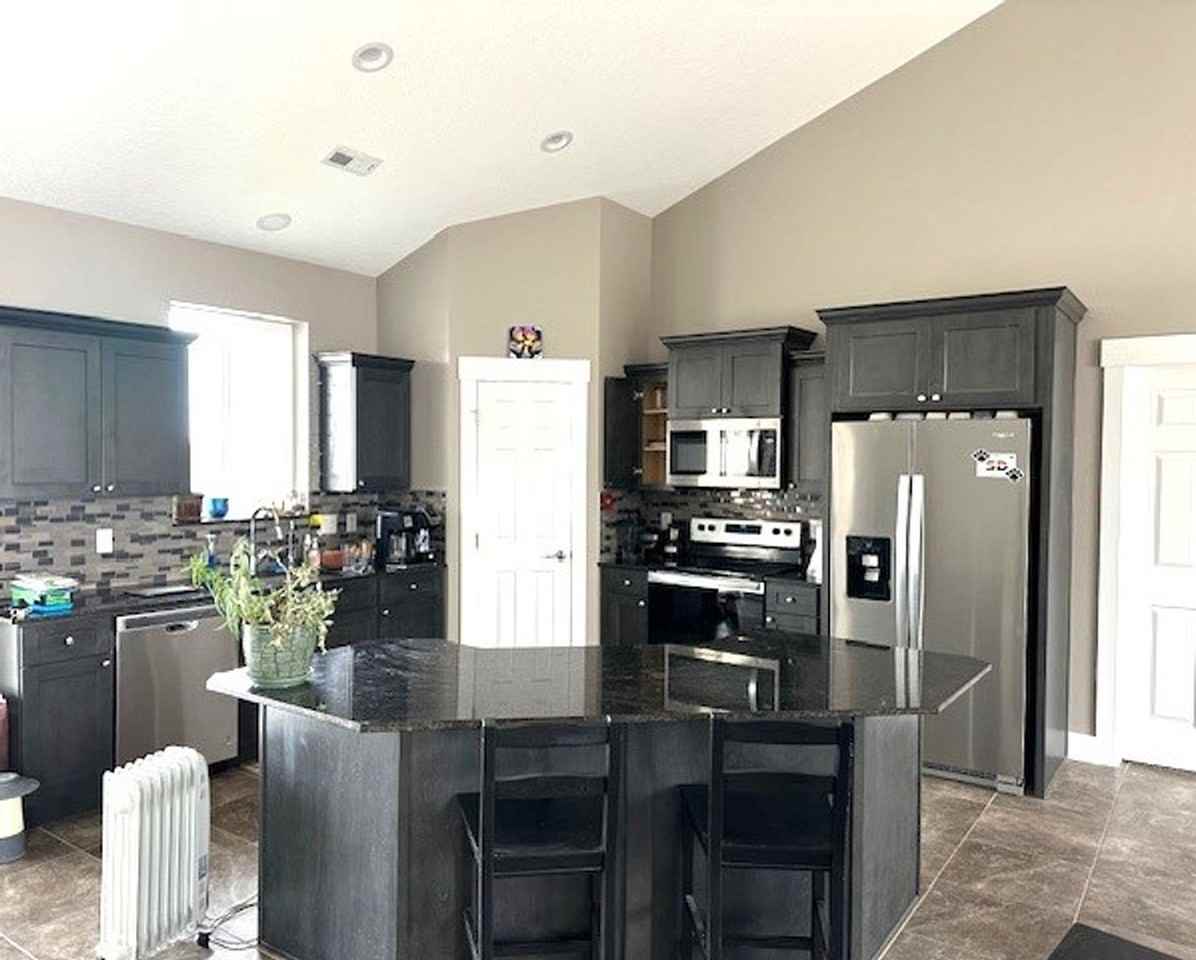 975 Eisenhower Ave - Photo 4 of 17