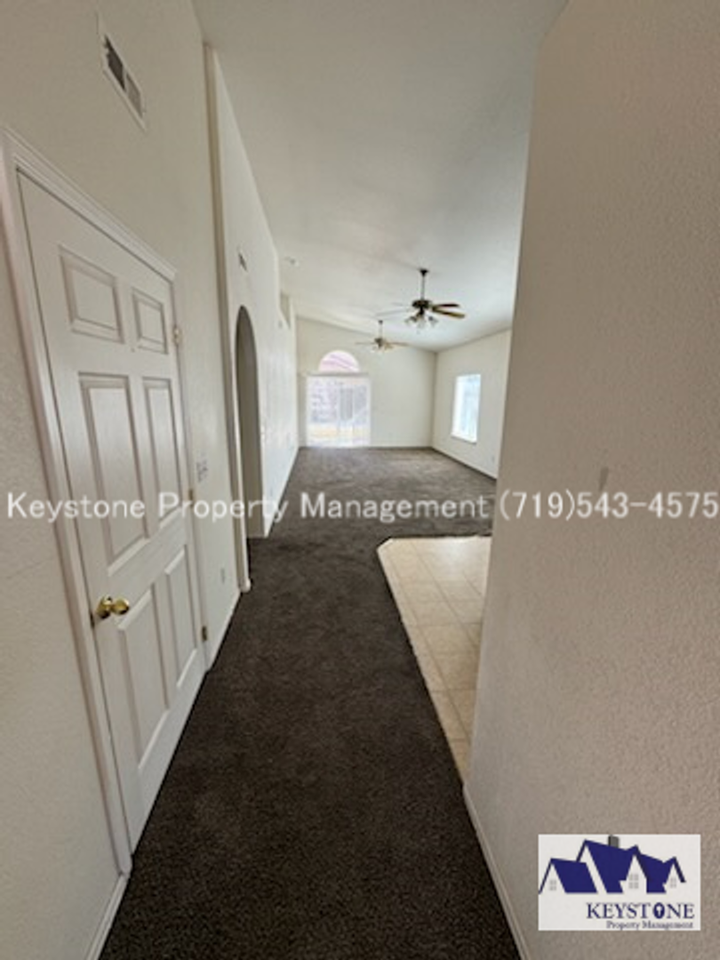 1004 Cherrycrest Dr - Photo 3 of 34