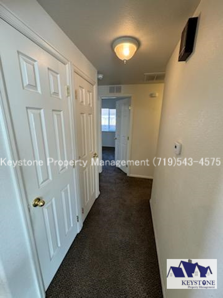 1004 Cherrycrest Dr - Photo 5 of 34