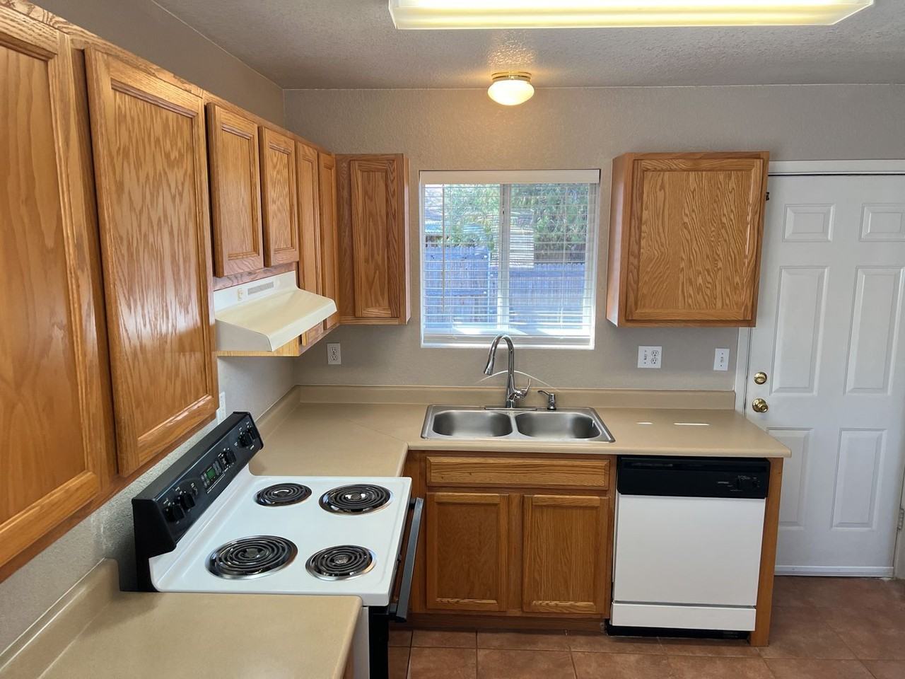 4203 E Commercial Way #B - Photo 3 of 13