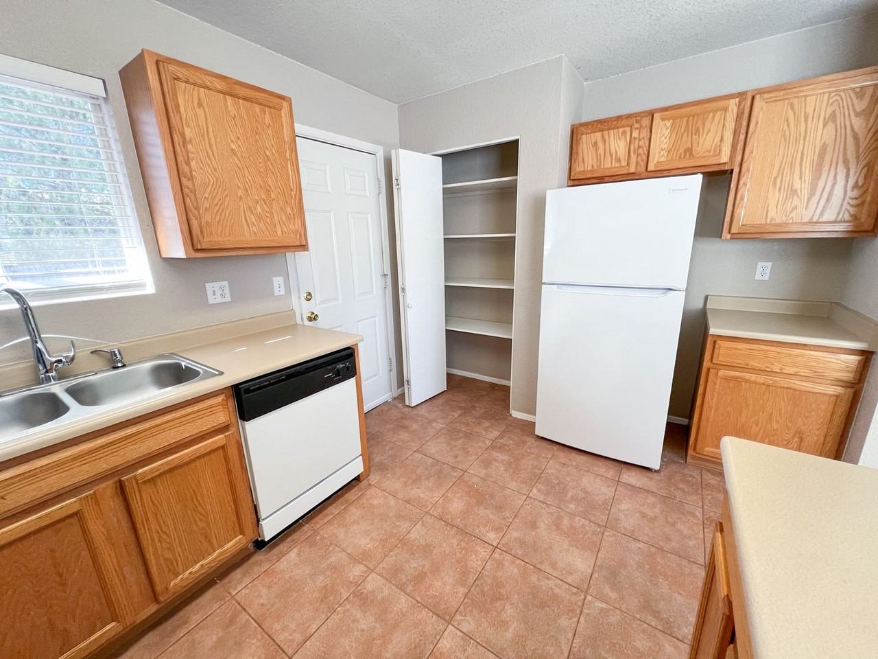 4203 E Commercial Way #B - Photo 4 of 13