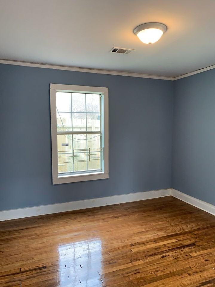 307 E Ridgeway St - Photo 3 of 6