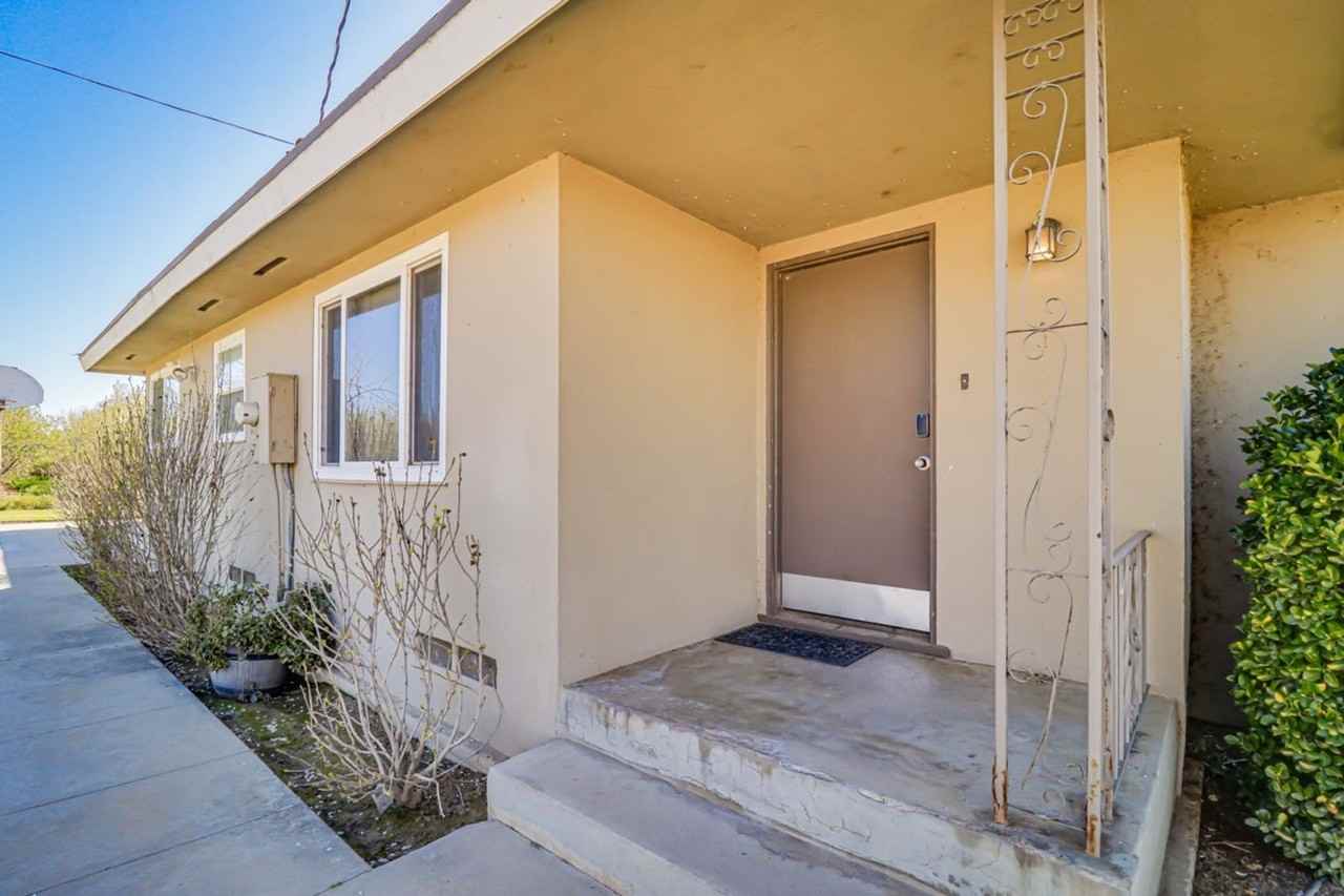 22157 Brimhall Rd - Photo 3 of 25