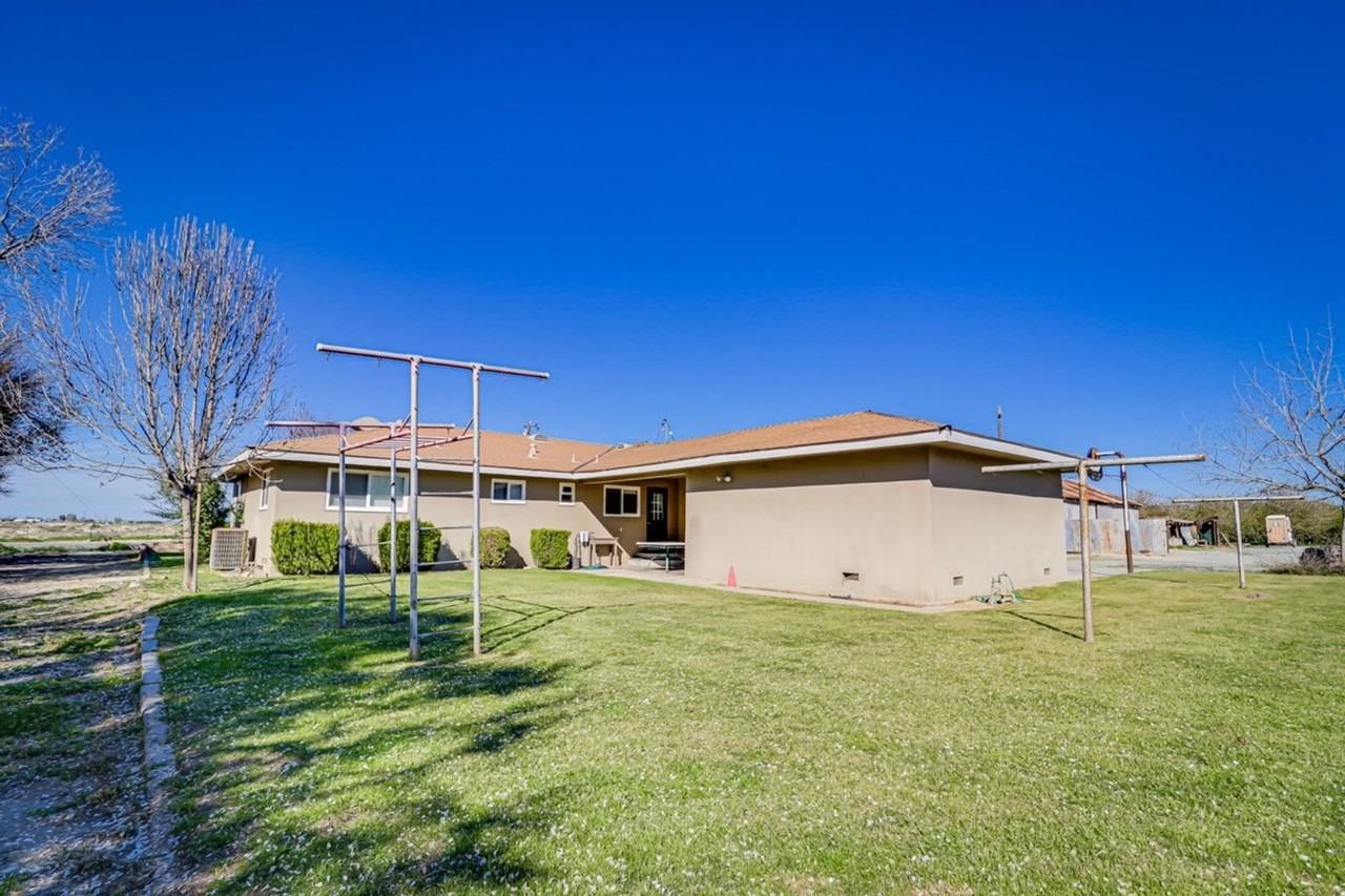 22157 Brimhall Rd - Photo 4 of 25