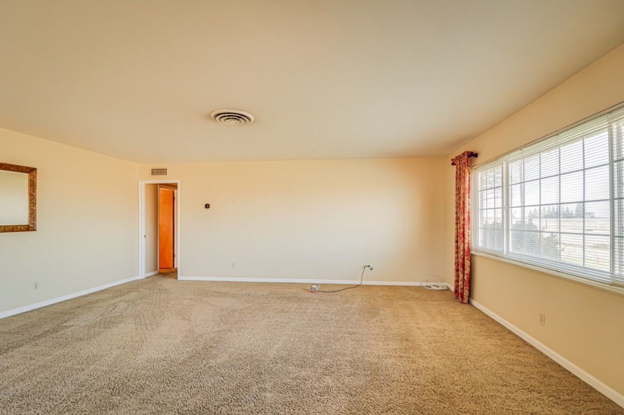 22157 Brimhall Rd - Photo 5 of 25