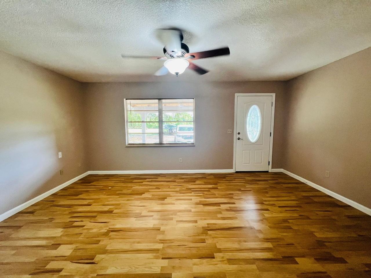 146 Bridgeport Rd - Photo 2 of 24