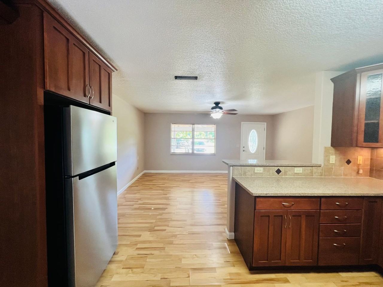 146 Bridgeport Rd - Photo 3 of 24