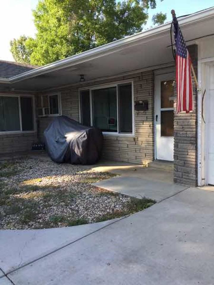 Baker St Duplex - Photo 2 of 13