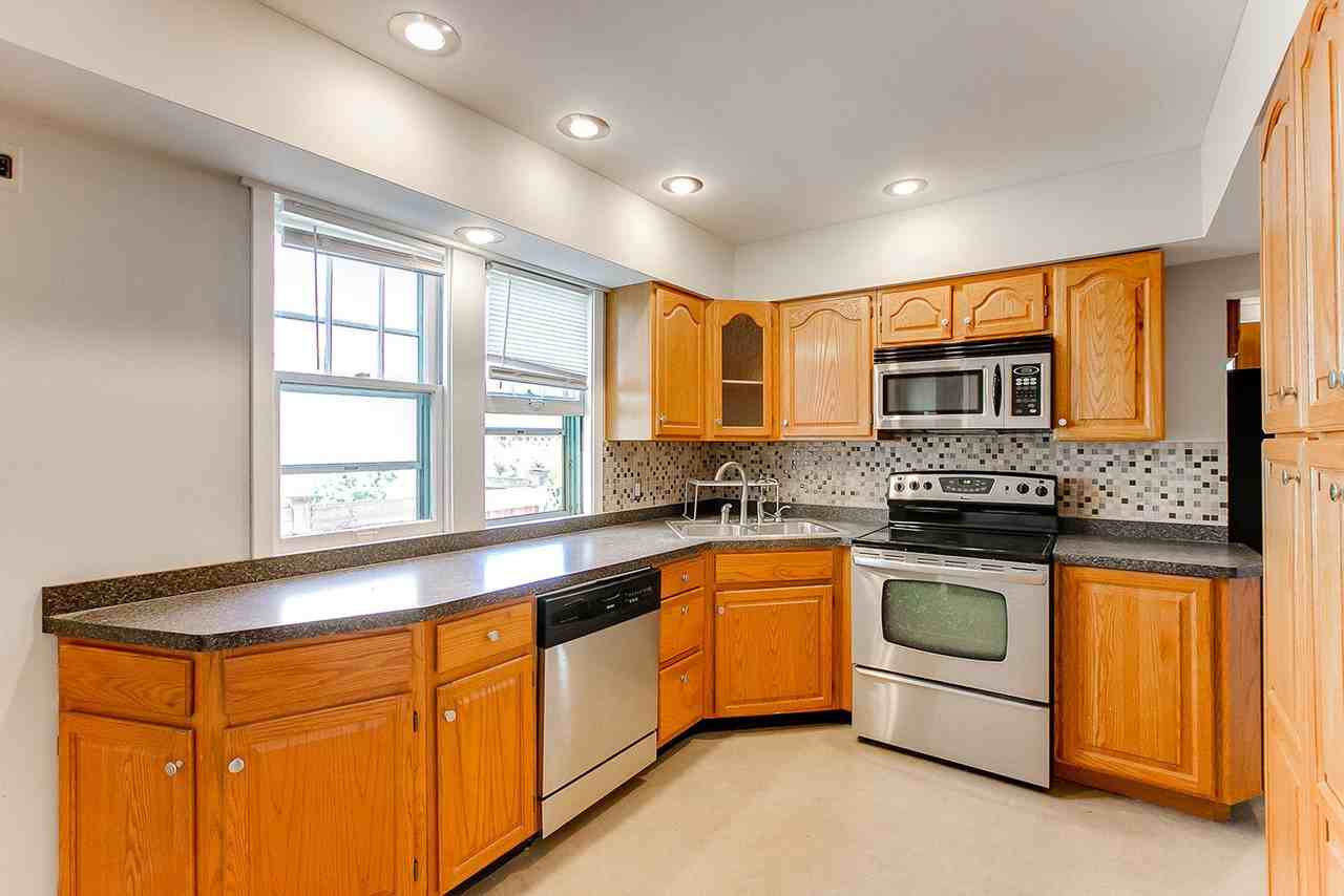 1576 Sargent Avenue - Photo 6 of 10