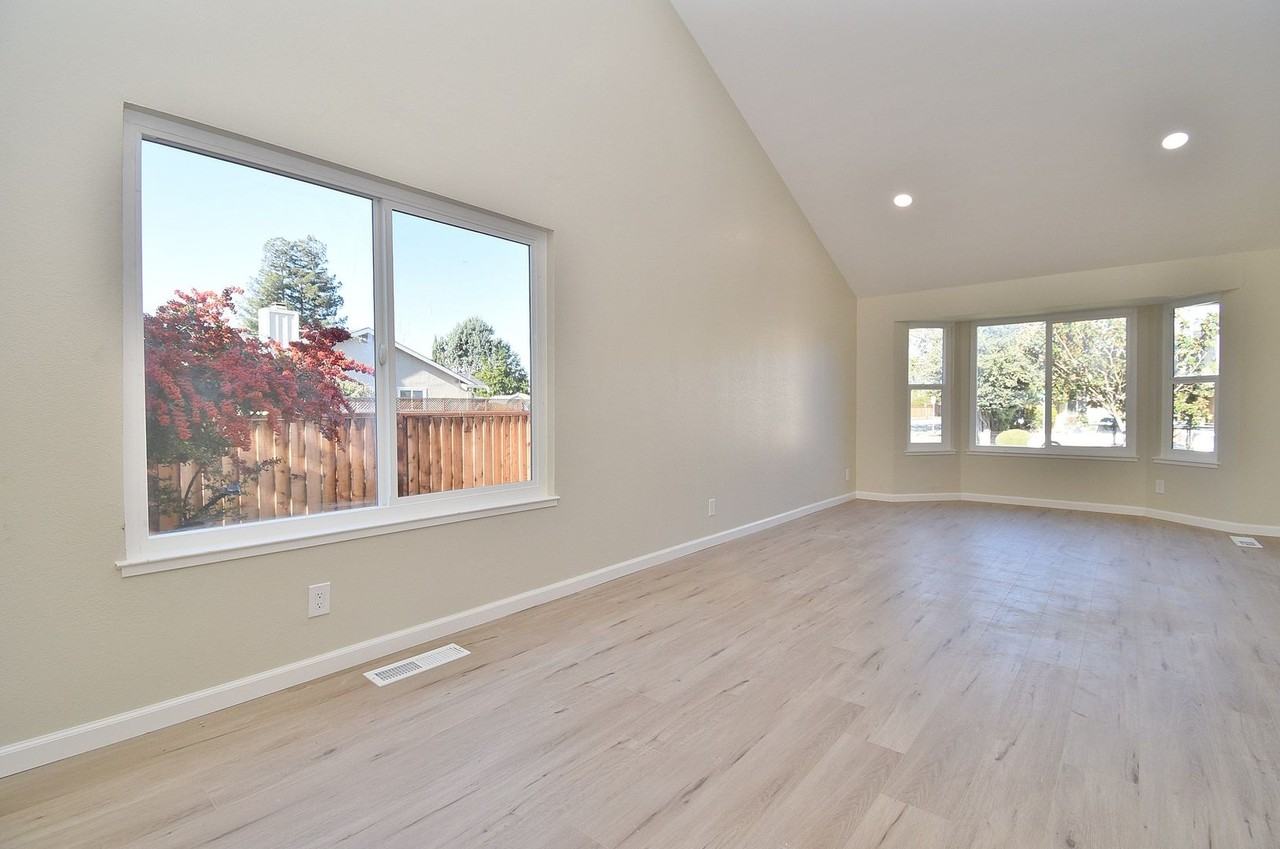 1350 Kruger Ave - Photo 3 of 20