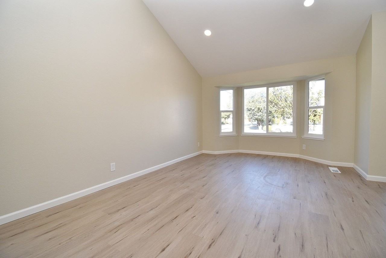 1350 Kruger Ave - Photo 4 of 20