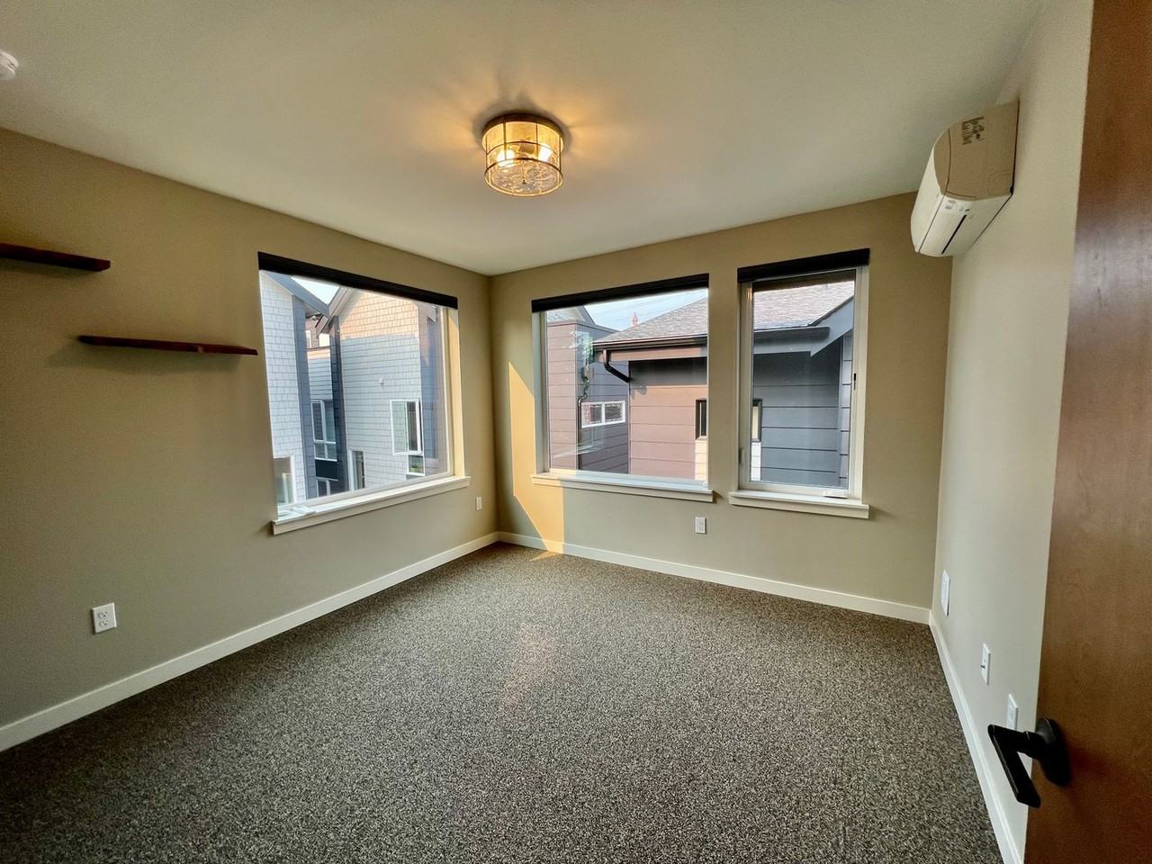 10710 Greenwood Avenue North - Photo 3 of 33