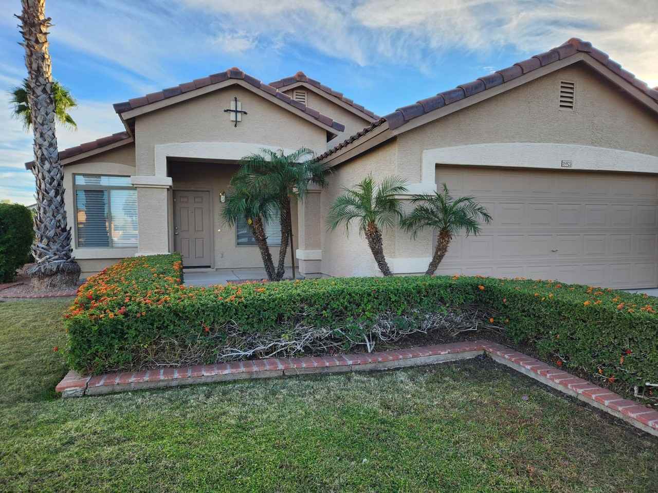 15923 W Post Dr - Photo 2 of 30