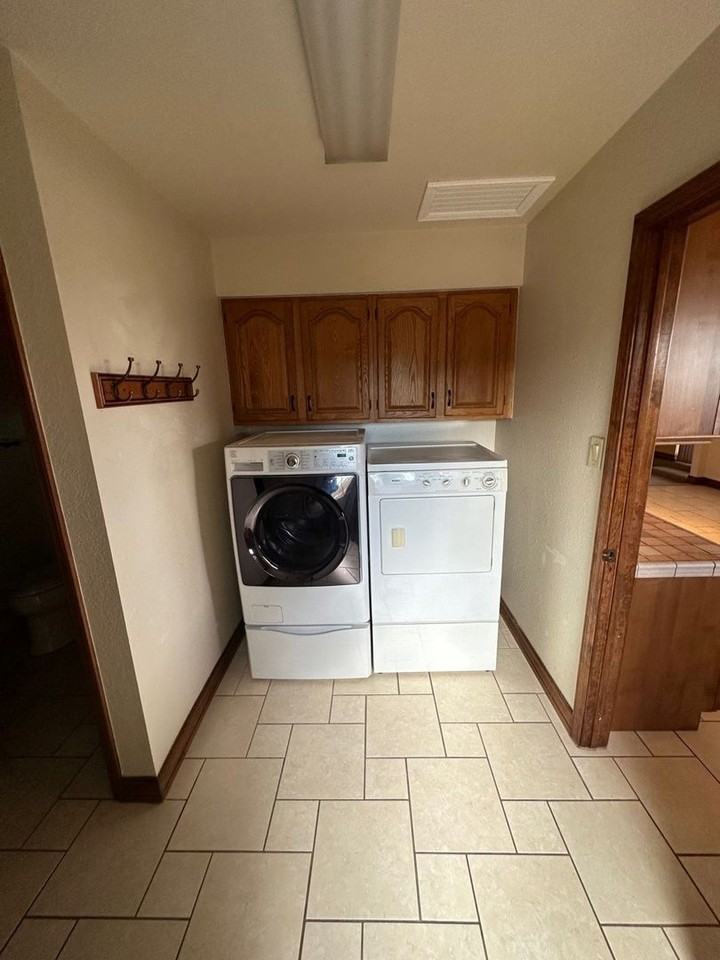 1719 Regal Rdg - Photo 2 of 23