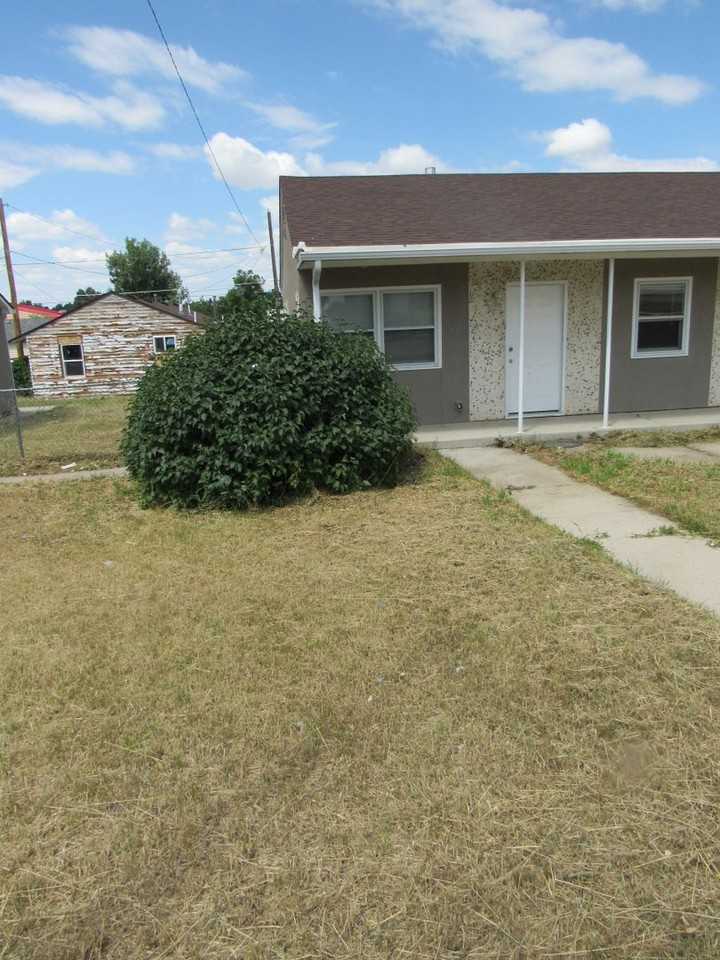 1044 S Wisconsin Ave - Photo 3 of 12
