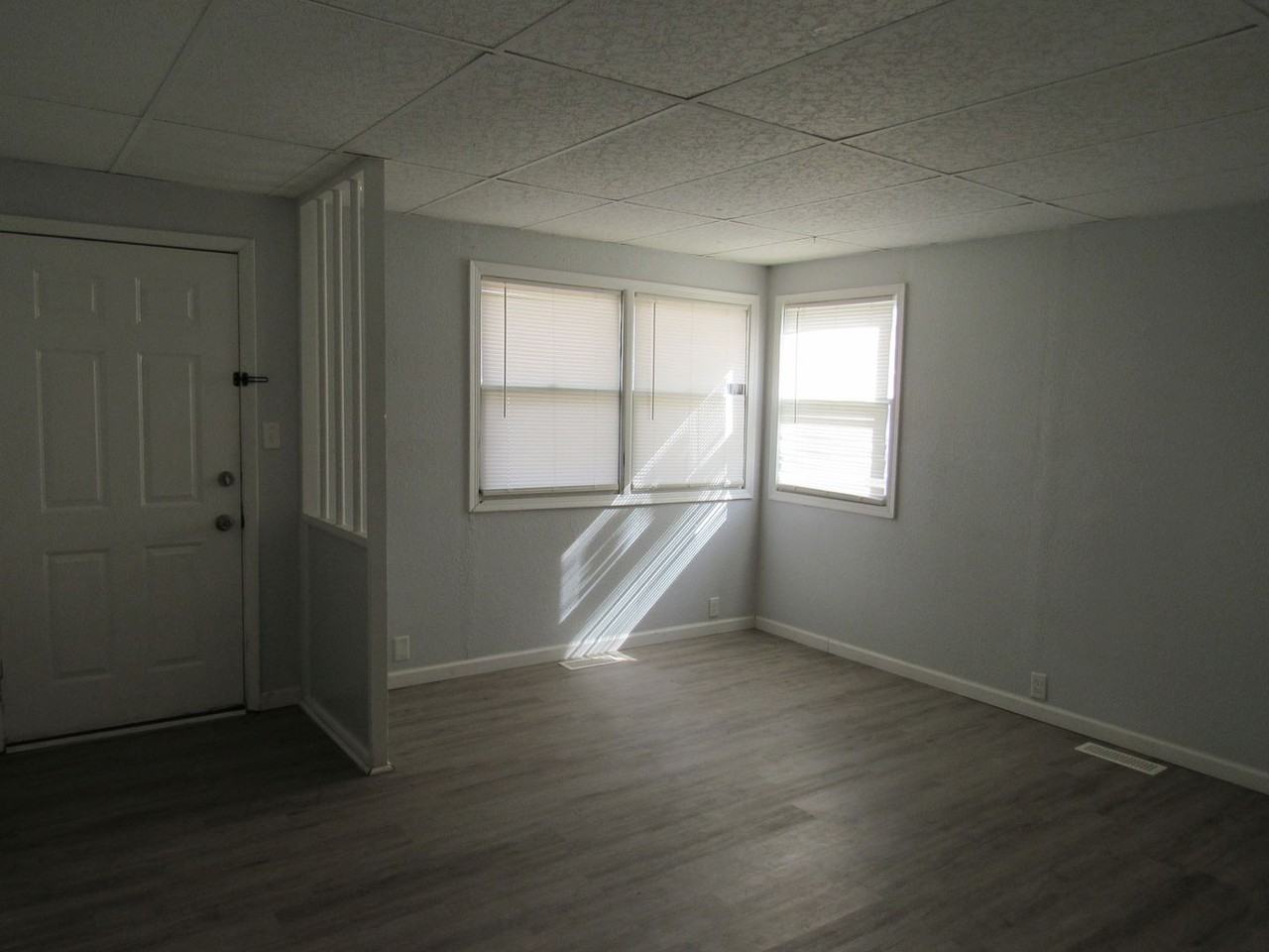1044 S Wisconsin Ave - Photo 4 of 12