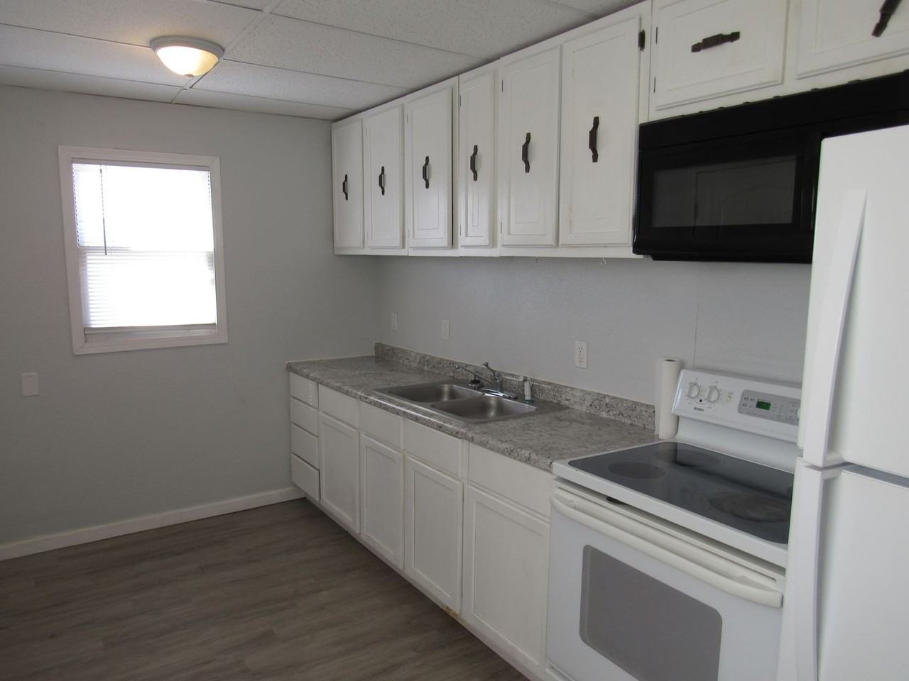 1044 S Wisconsin Ave - Photo 6 of 12