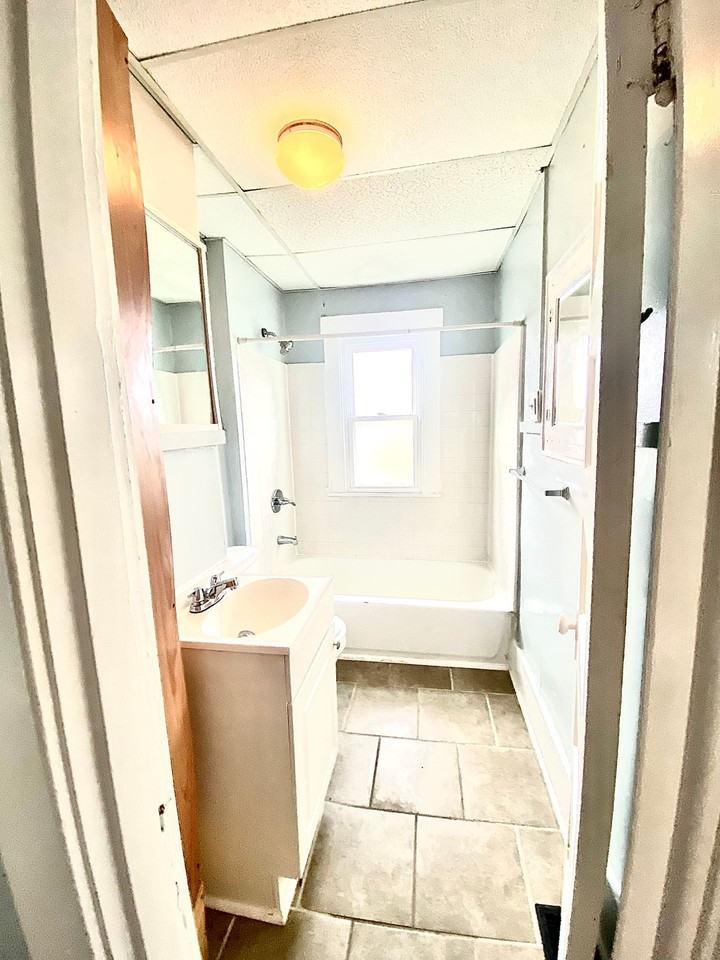 Spring Special on 3rd Street! - Photo 2 of 6