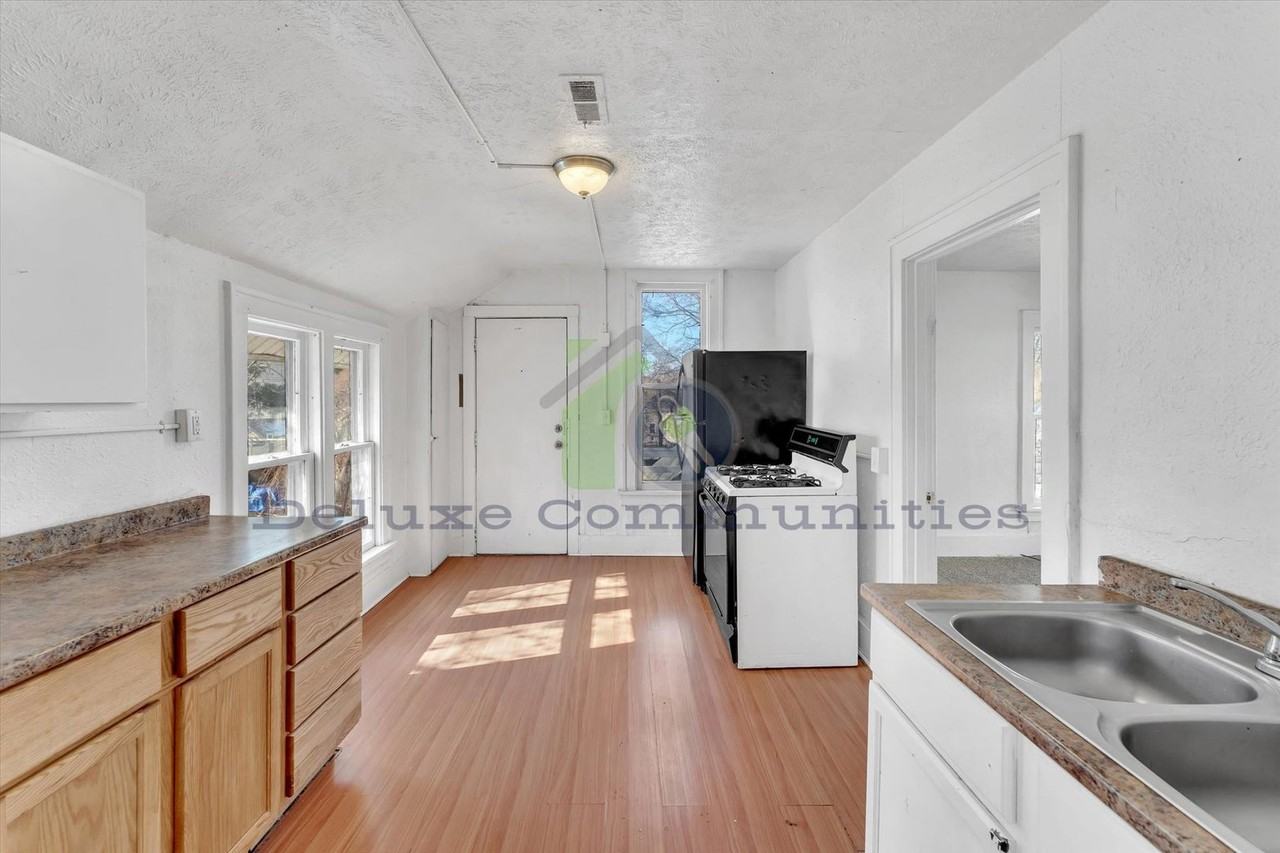 1113 Prospect Ave Se - Photo 2 of 36