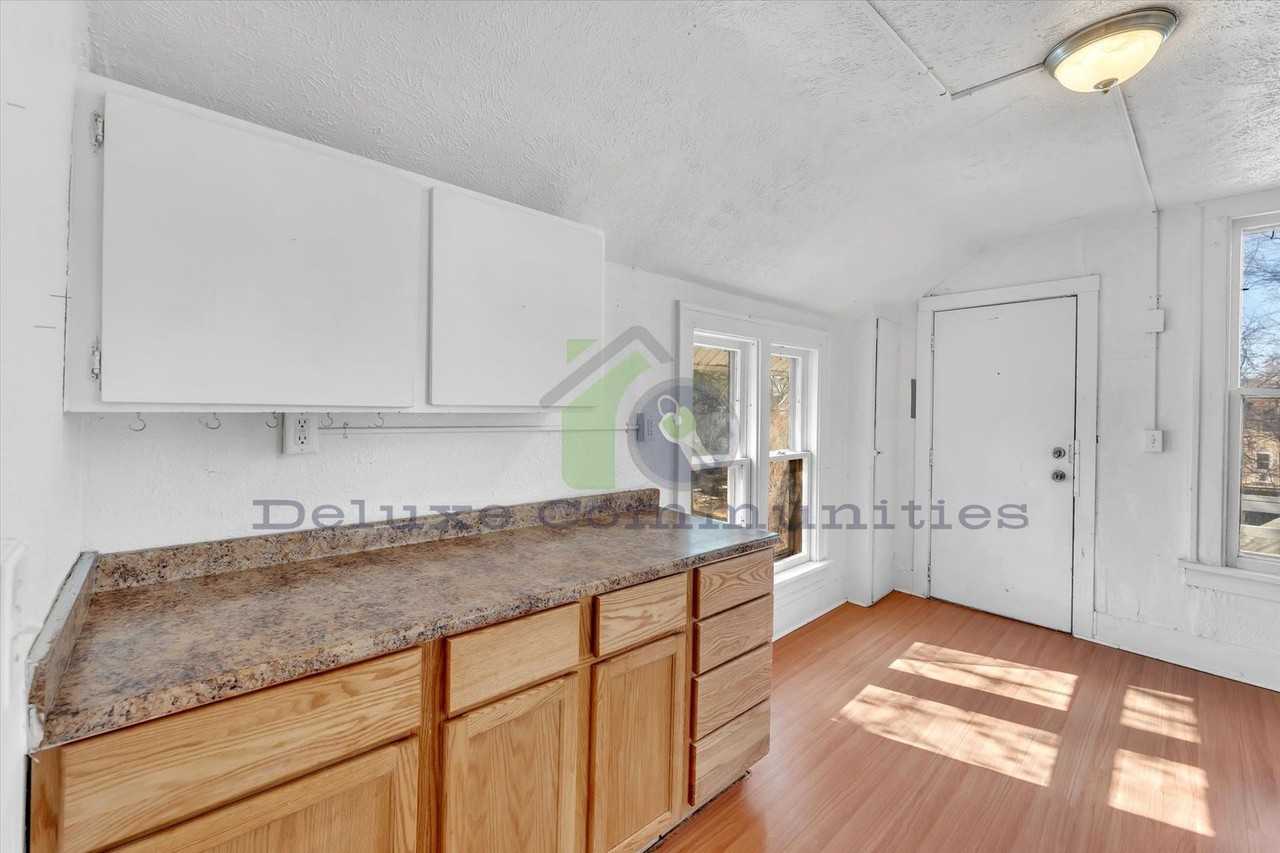 1113 Prospect Ave Se - Photo 3 of 36