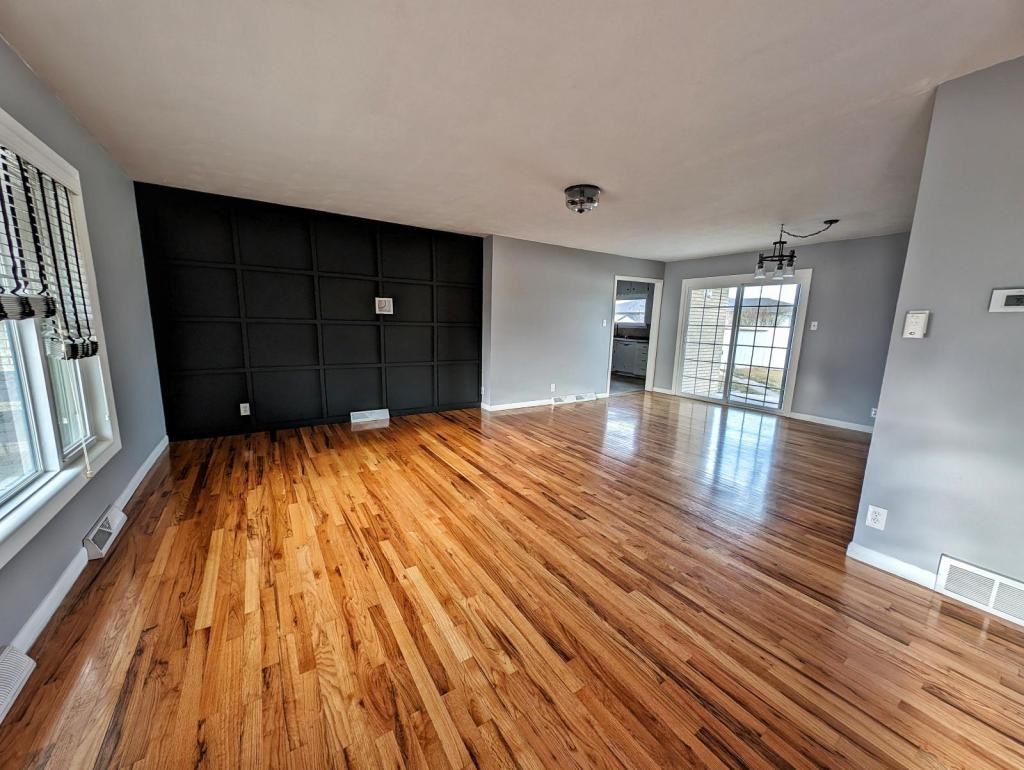 905 S 11th Ave - Photo 2 of 10