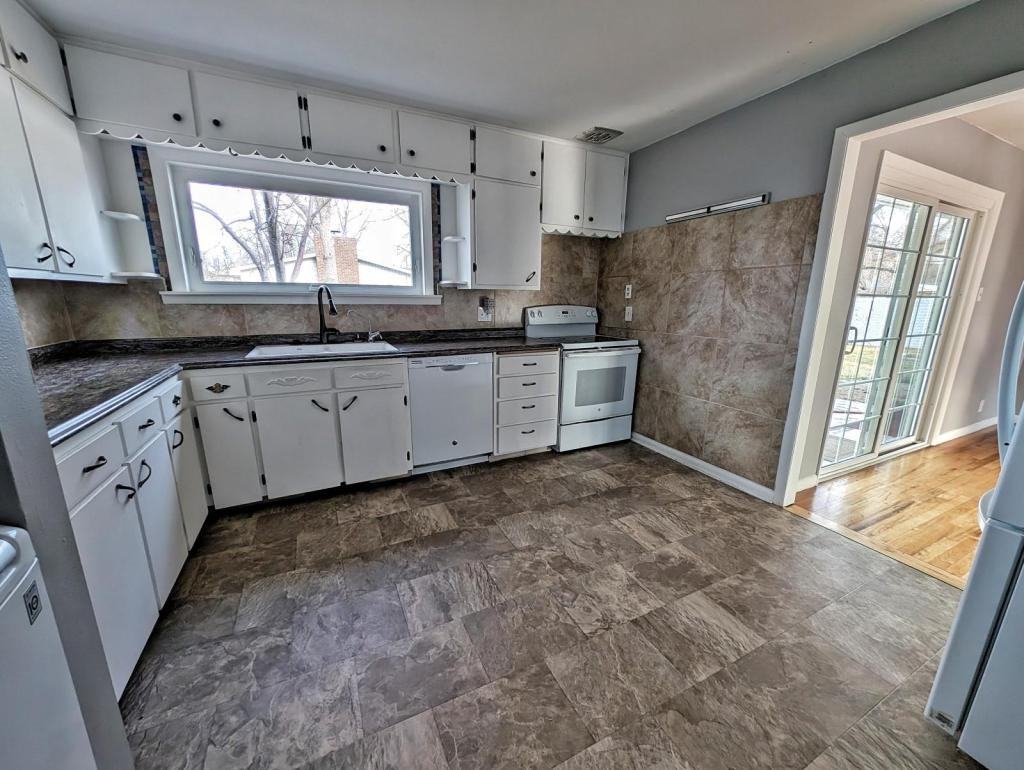 905 S 11th Ave - Photo 3 of 10