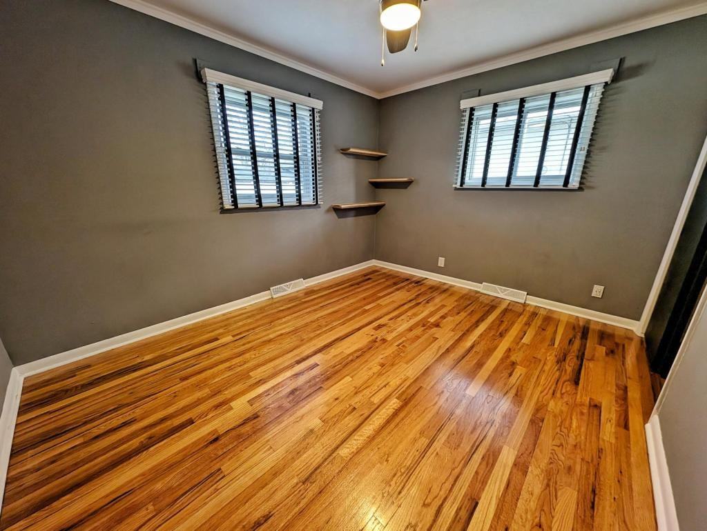 905 S 11th Ave - Photo 7 of 10