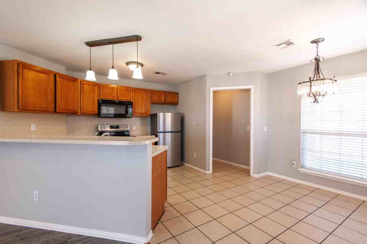 833 Nw 109th St - Photo 2 of 29