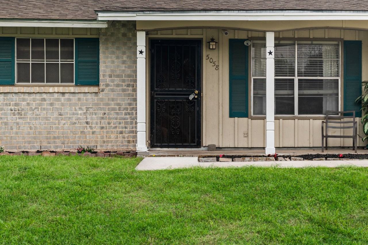 5058 Guinevere Dr - Photo 3 of 23