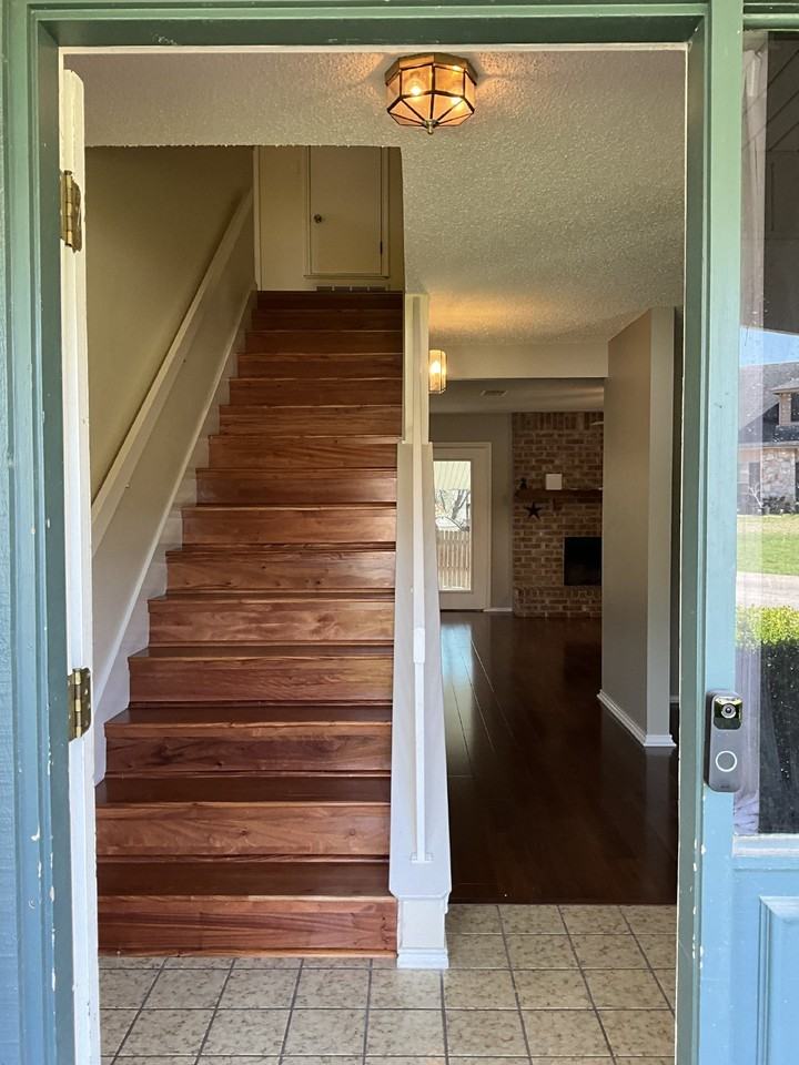 129 Splitrock Ln - Photo 2 of 26