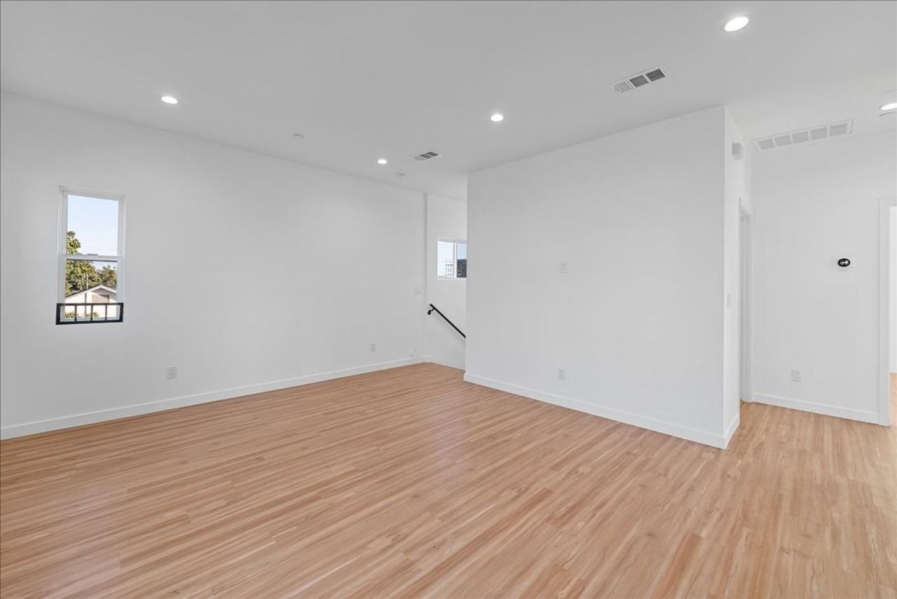 4019 1/2 Montclair St #4019-1-2 - Photo 2 of 17