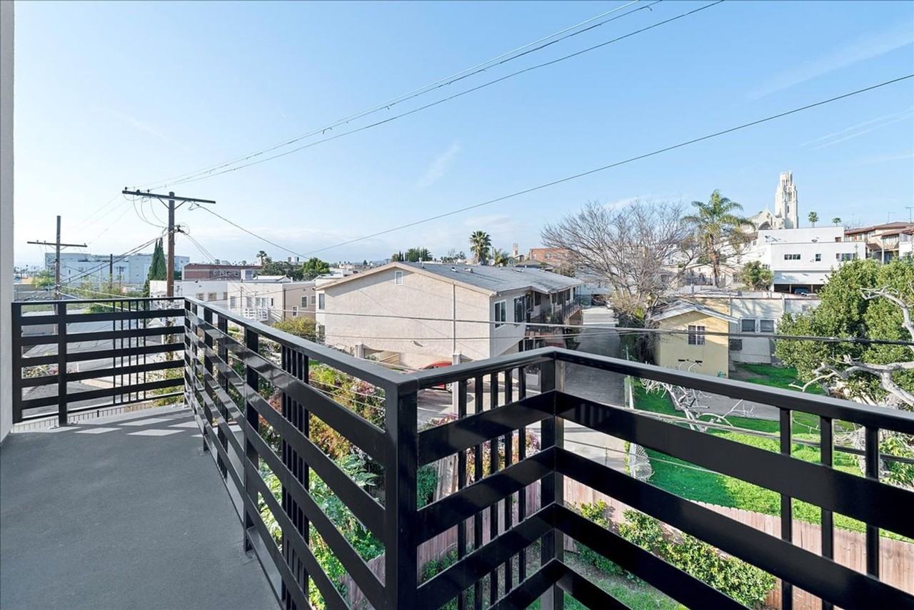 4019 1/2 Montclair St #4019-1-2 - Photo 3 of 17