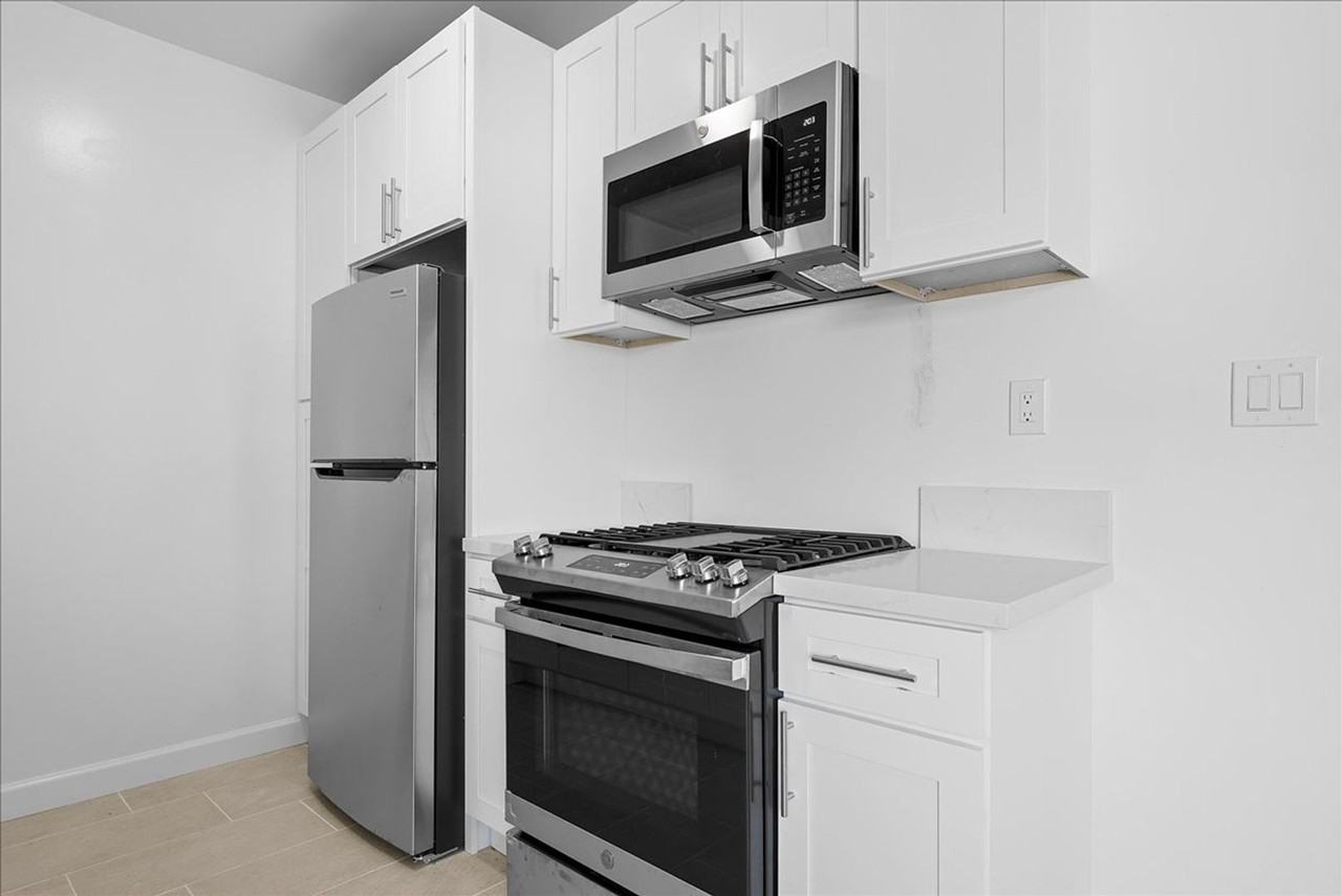 2464 Penmar Ave #11 - Photo 4 of 16