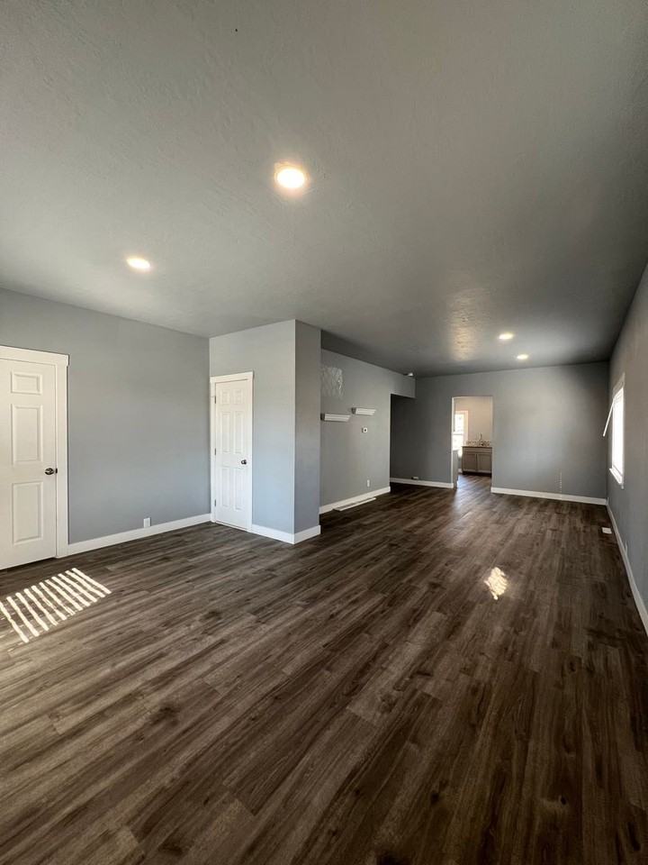 1913 E Dalton Ave - Photo 2 of 18