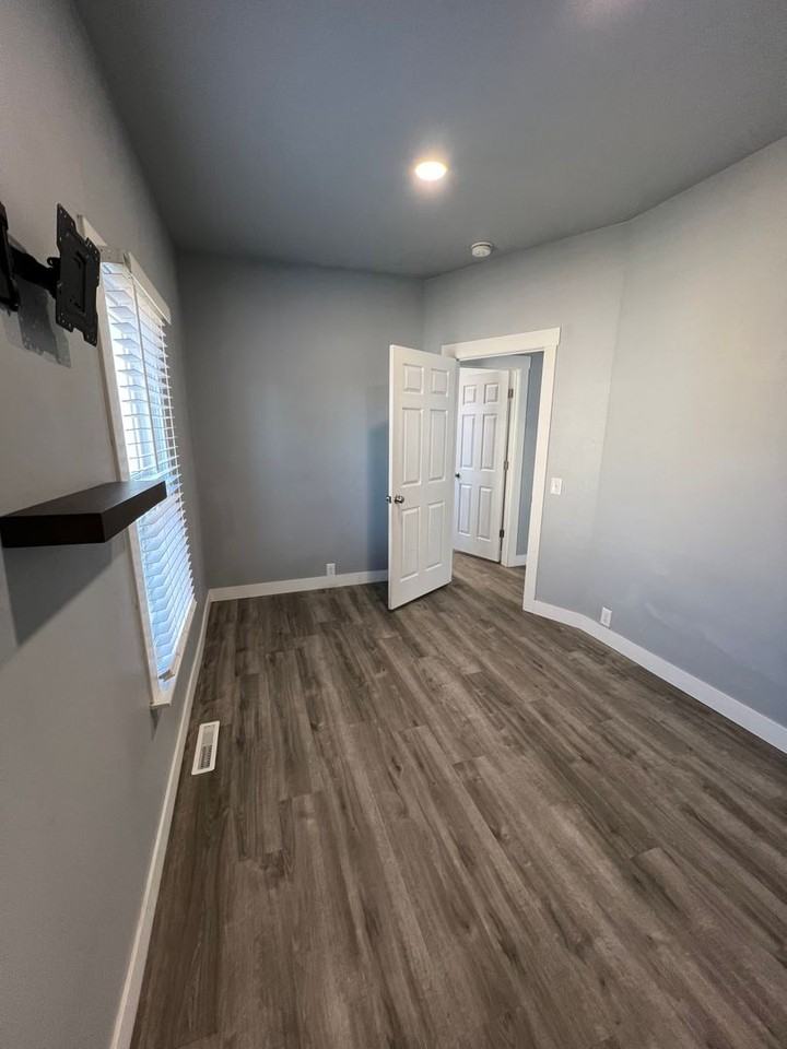 1913 E Dalton Ave - Photo 5 of 18