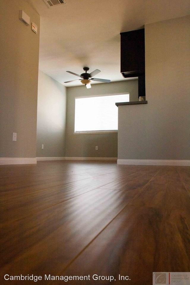 Mission Bay Villas - Photo 3 of 11