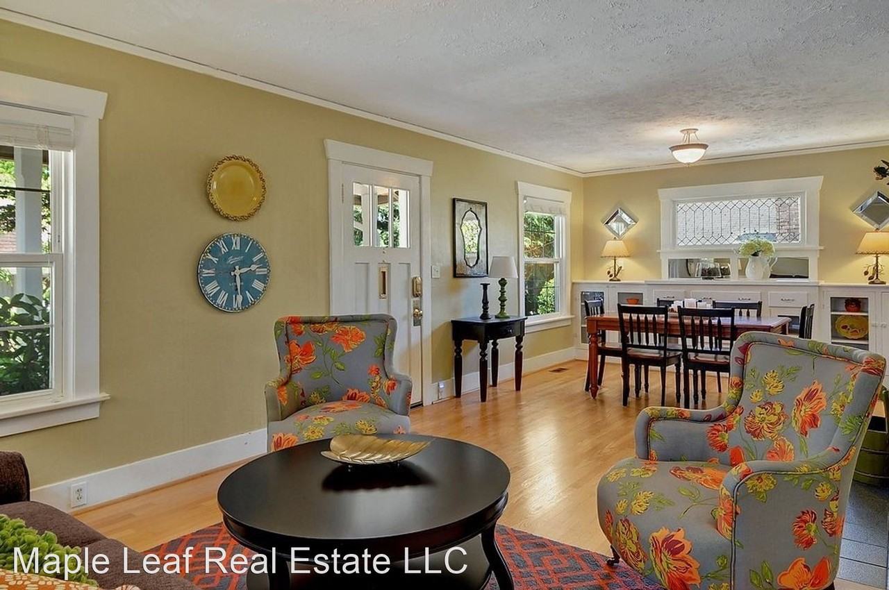 335 Ne 55th St - Photo 3 of 31