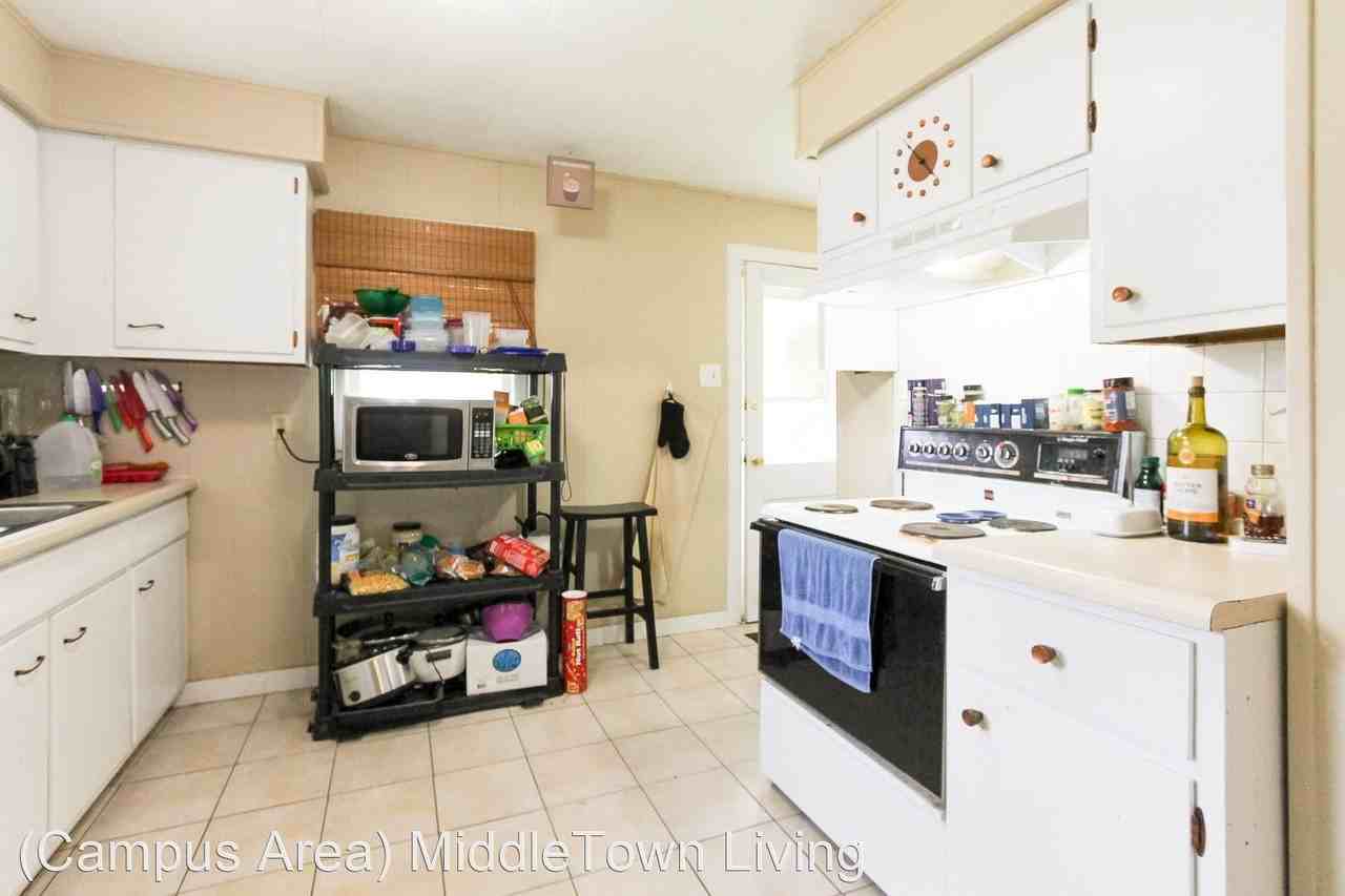 2109 N Rosewood Ave - Photo 3 of 8