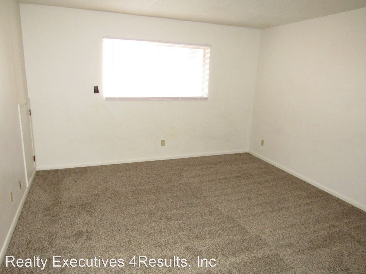 Riverside Apartments-South Hutchinson - Photo 2 of 14