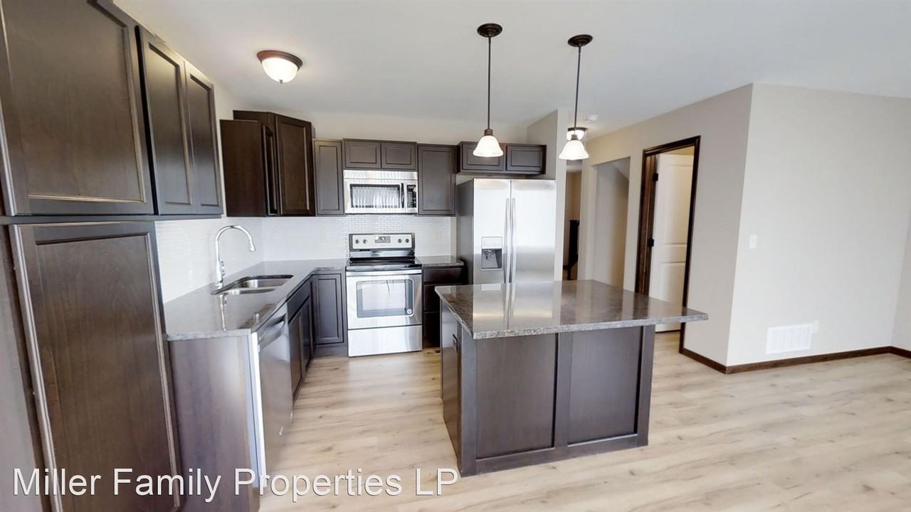 8720 E Harry St - Photo 2 of 24