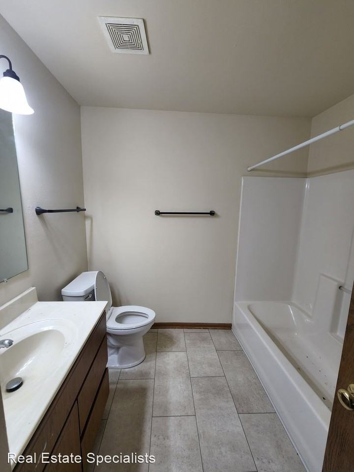 273 N. Chicago Ave - Photo 3 of 9