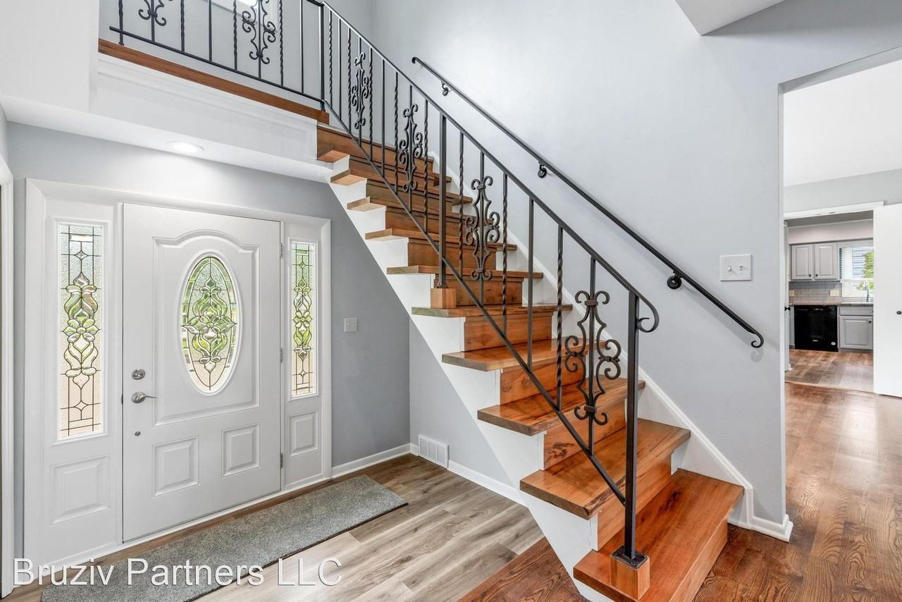 24905 Hazelmere Rd - Photo 2 of 16