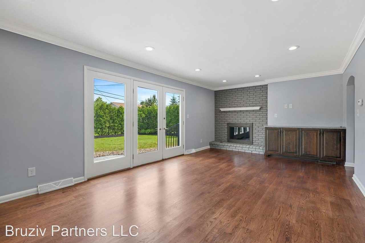 24905 Hazelmere Rd - Photo 3 of 16