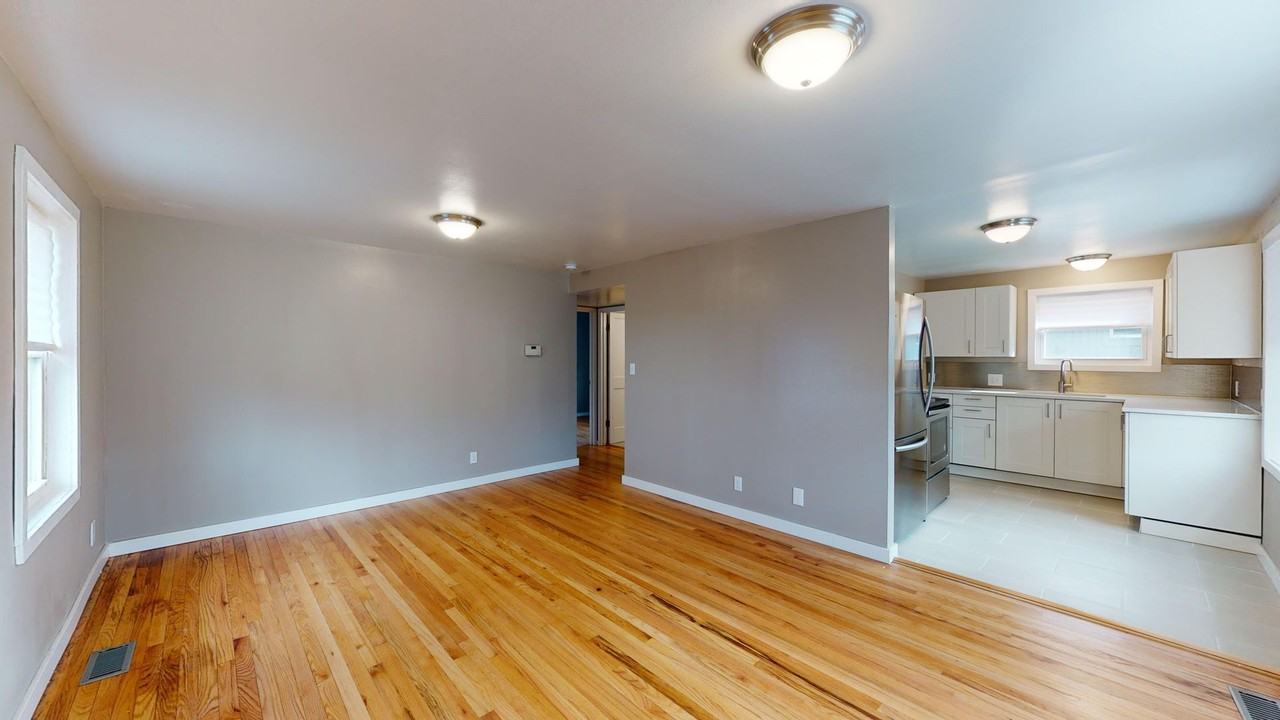 816 S Henderson St - Photo 3 of 22