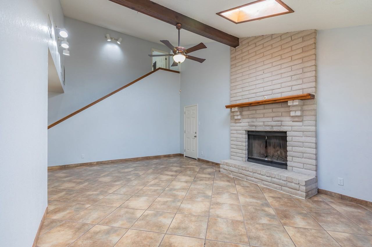 2224 Idaho Dr - Photo 5 of 37