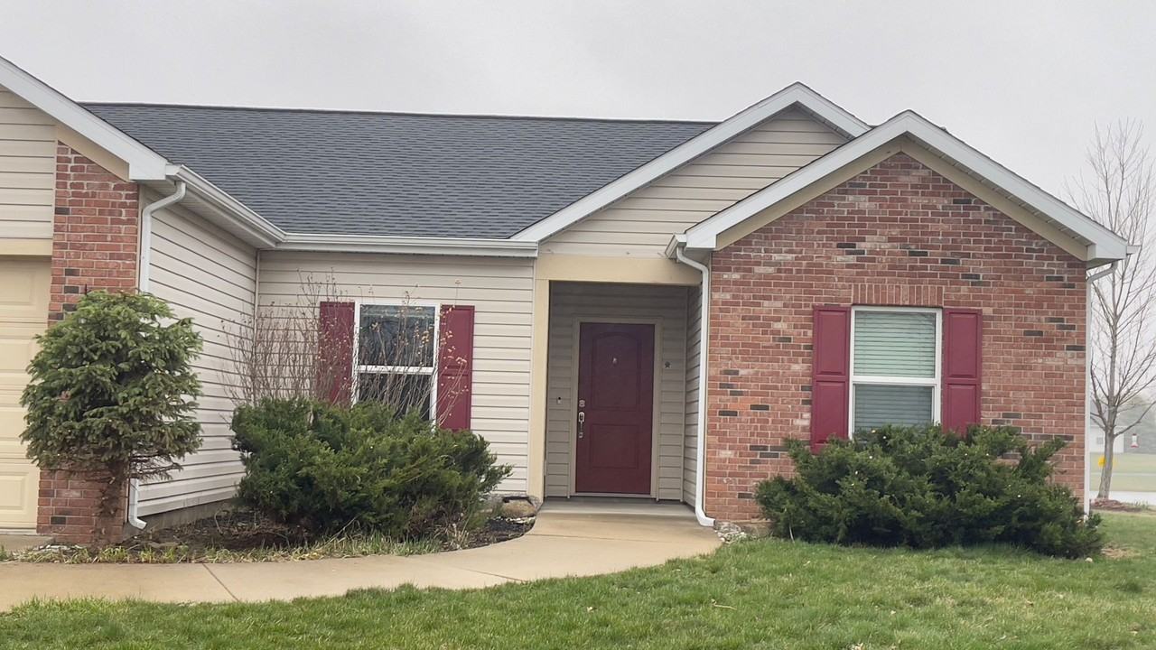 3232 Huxley Dr - Photo 2 of 28