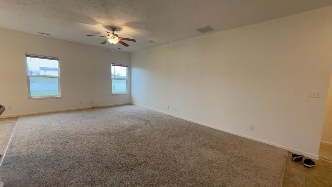 3232 Huxley Dr - Photo 4 of 28