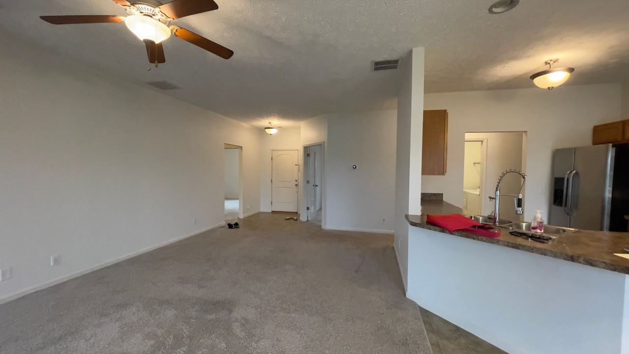 3232 Huxley Dr - Photo 5 of 28